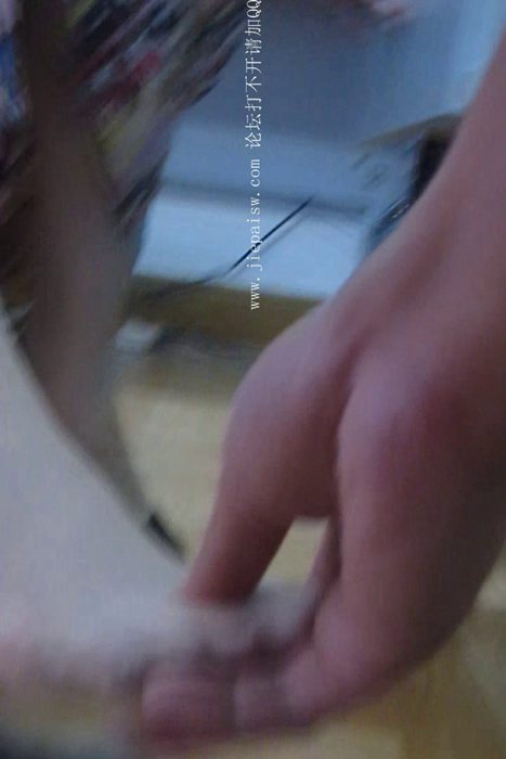 [大忽悠买丝袜街拍视频]ID0319 2012 9.20【CD】清纯肉丝美女裤袜裆撕裂破了难道跟男友事太猛