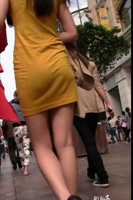 [街拍视频]00067玉腿翘臀高跟美少妇露天逛街
