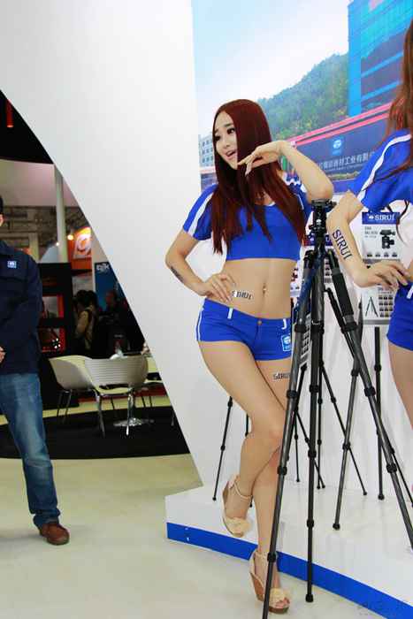 [唯美写真杂集]ID0054 2013年北京摄影展热裤美眉高清图片--性感提示：撩人胸器巨
